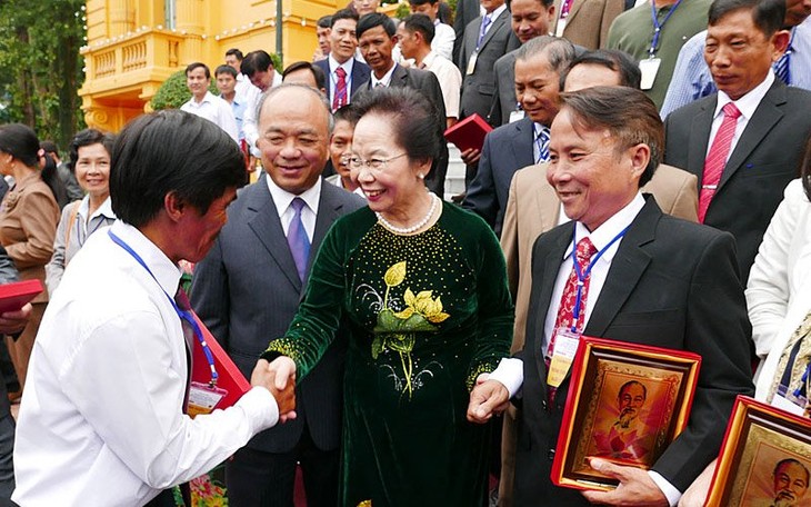 អនុប្រធានរដ្ឋវៀតណាមទទួលជួបជាមួយគណៈប្រតិភូកសិករវៀតណាមឆ្នើម - ảnh 1